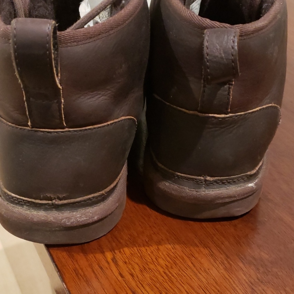 Men uggs - Picture 3 of 3